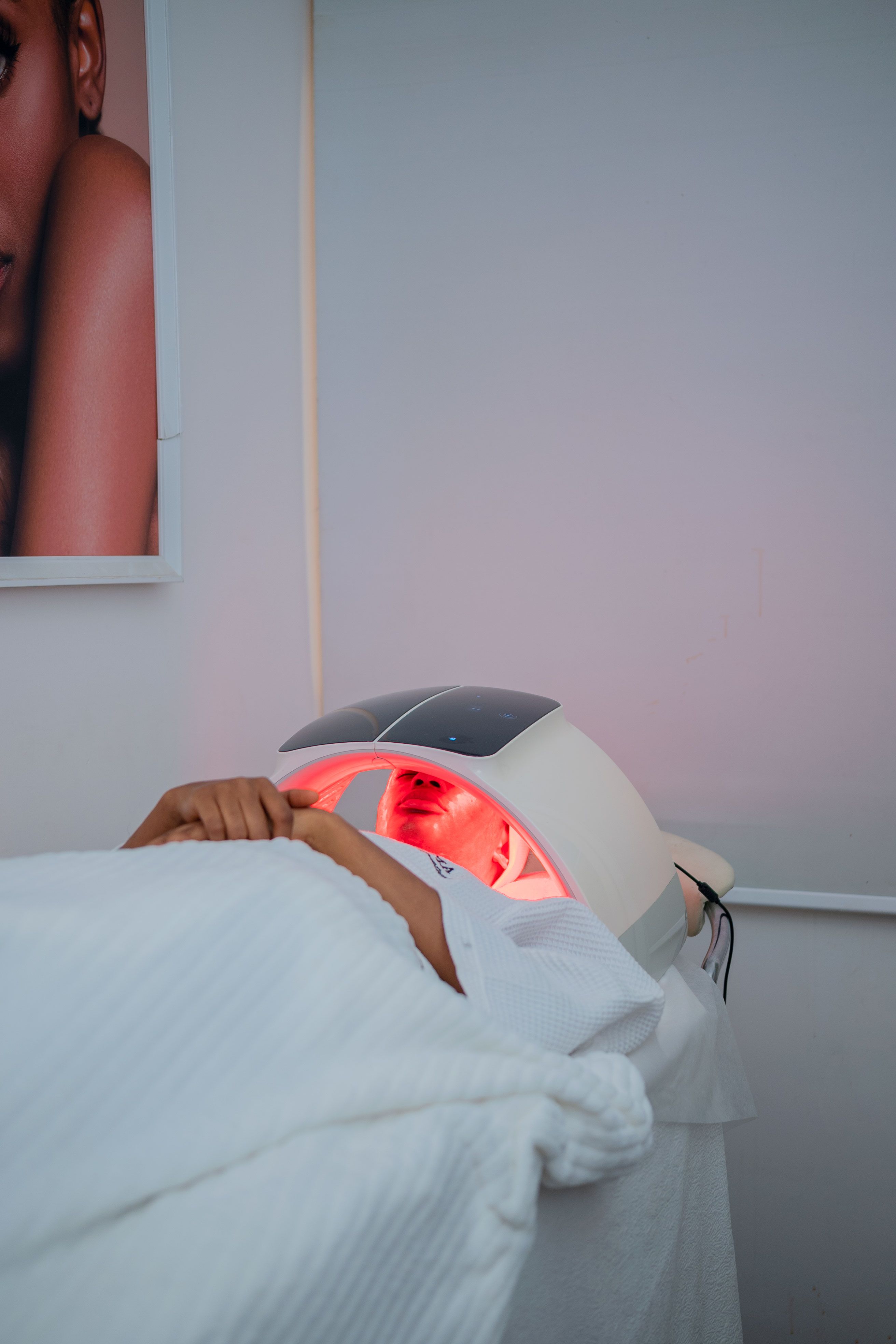 Lichttherapie Behandlung bei Aida Beauty